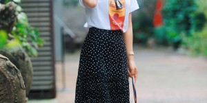 T-shirt + skirt is the most refreshing and age-reducing daily wear in summer (simple, natural and fashionable)