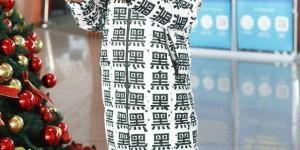 65-year-old Liu Xiaoqing is so fashionable (she looks so young wearing a down jacket with more than 100 black letters and a sweater)