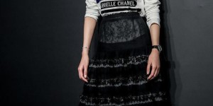 Yang Mi wears Liu Wen’s white T-shirt with a different sense of fashion (as impressive as the model)