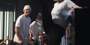 Golden Eagle goddess Song Qian is so cool in a white T-shirt and black pants to show off her figure (she dances with William Chan when she disagrees)