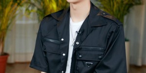 How to wear a summer T-shirt to look better (of course, layering it with Wang Yibo is a good example)