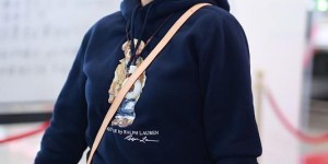 Middle-aged and elderly people can learn from Liu Xiaoqing’s example when wearing sweatshirts (it’s comfortable, simple and has a natural age-reducing effect)