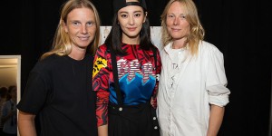 Zhang Yuqi can really control any style (wearing a printed T-shirt looks like a hip-hop cool girl)