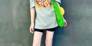 This summer is a popular outfit called big T-shirt + cycling pants (cool, fashionable and makes your legs look longer)
