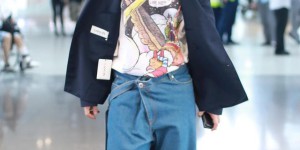 What pants look good with a polo shirt for men (white POLO shirt is elegant and elegant, paired with overalls is fashionable and neat)