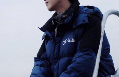 Lu Han wears a Doraemon sweatshirt with jeans (showing his refreshing vitality, this style is really eye-catching)