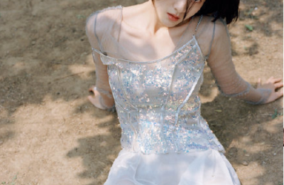 Zhang Xueying’s private server is so interesting. The white T-shirt and jeans look high-end (no one else has such fashion expression)