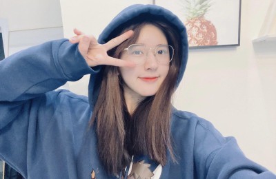 Female star’s matching hooded sweatshirt (Guan Xiaotong and Cheng Xiao wear a calf pattern that is full of vitality and steal the spotlight)