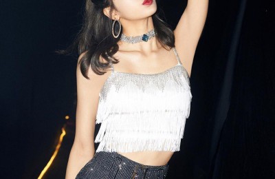 It doesn’t have to be too complicated to look beautiful. Follow Lisa and rely on these 3 tricks to match your style (you can also look awesome in a white T-shirt)