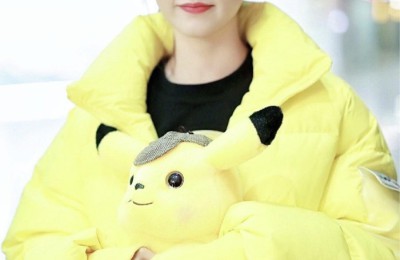 Zhu Xudan’s super energetic private style (checkered coat paired with a hooded sweatshirt creates a romantic winter style)