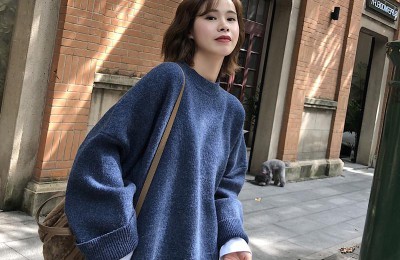 Jiang Qinqin wastes her figure too much (wearing a lazy style T-shirt that is very loose but not procrastinating at all)