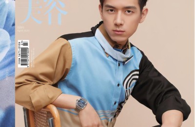 This is a new Li Xian with full aura (the red hat and white sweater look handsome and naughty)