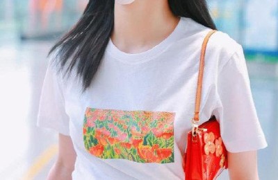 Should I buy a larger size for my white T-shirt? (It is recommended that you wear more of these 2 styles to show your personality and add fashion)