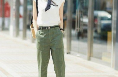 T-shirt + trousers are very casual, just wear it like this if you are a fashionista (it is important to find the right positioning as the style changes)