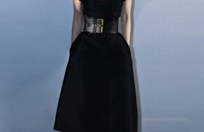 Wang Ziwen really knows how to wear a hooded sweatshirt + white pants to show off his clothes (he is 159cm tall and does not look short)