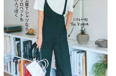 This white T-shirt is a must-have for women over 30 years old in summer (it looks elegant with skirts and pants)