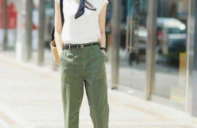 High-waisted pants make your legs look longer, which is a benefit for short people (matching them with a T-shirt makes your clothes look more attractive)