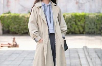 Hooded sweatshirt + jacket is a very popular way to wear (it’s trendy and can be easily worn by anyone)