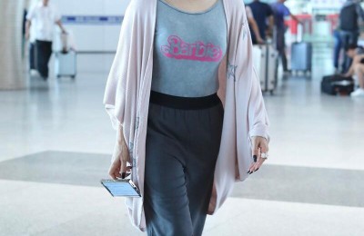 Christy Chung’s really fashionable half sweatshirt + tight vest is full of personality (it takes courage to wear it like this)