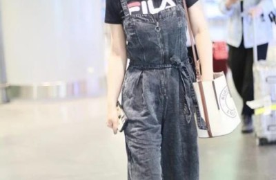 How to wear jeans + T-shirt in new ways (this is how Liu Yan wears it to look youthful and fashionable)
