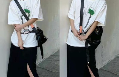 There is a popular way of wearing in spring and summer (called T-shirt + flat shoes, which is comfortable, reduces your age and shows your temperament)