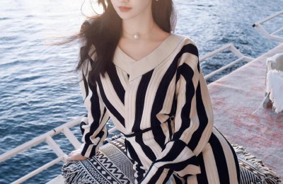 Jing Tian’s personal clothing combination really reduces her age (wearing a waist-baring T-shirt and denim shorts looks like she is 18 years old)