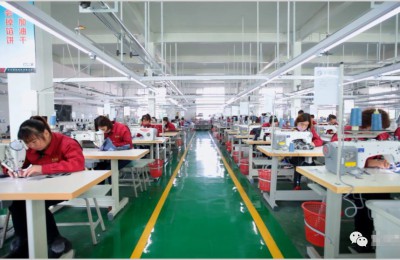 Anti-slip and shock absorption technology of knitted fabric composite TPU fabric for sports equipment coating