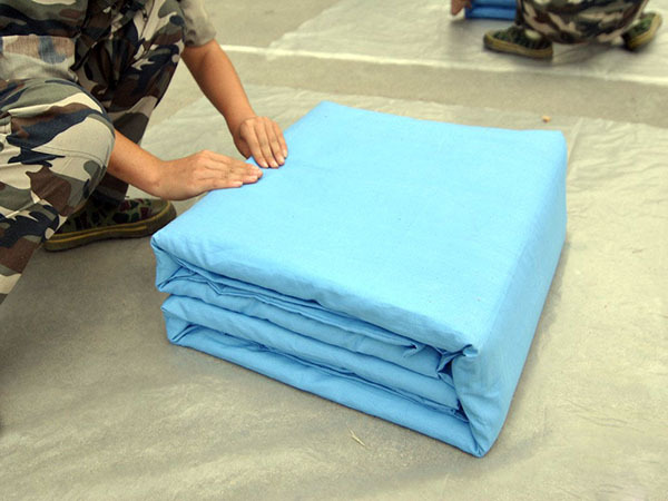 The correct way to fold a quilt